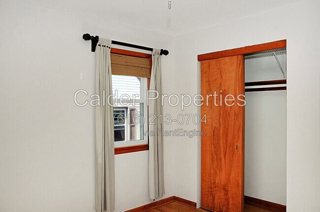 Building Photo - 1317 Herrick Ave NE