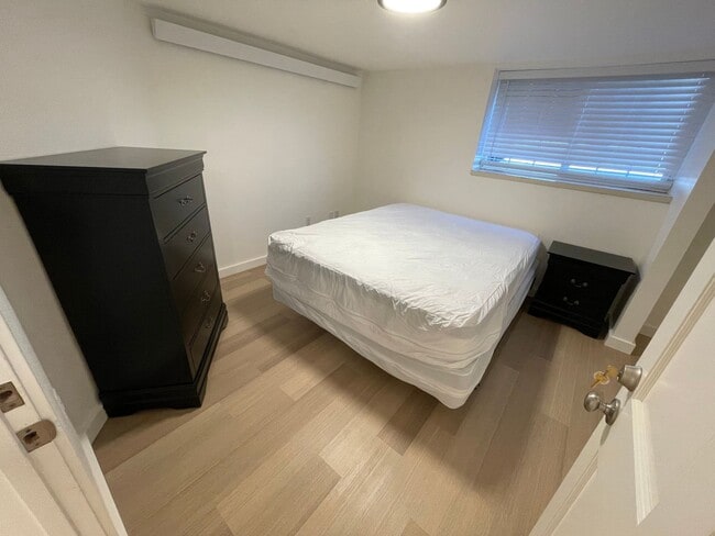 Building Photo - Large Private Bedroom / Furnished! Beautifully Renovated Shared Irvington Apartment Home!