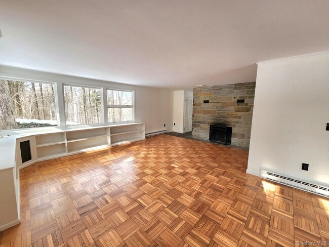 Building Photo - 568 River Rd