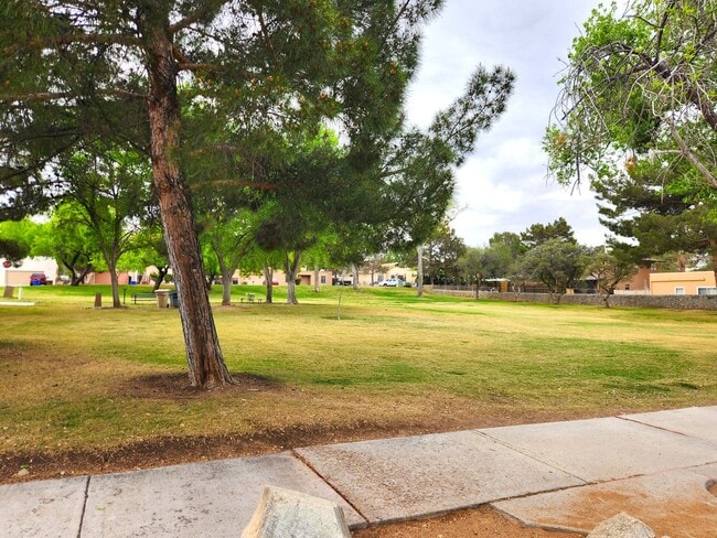 Building Photo - 3362 Highridge St