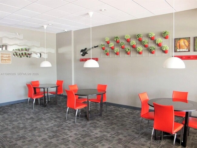 Building Photo - 400 Kings Point Dr