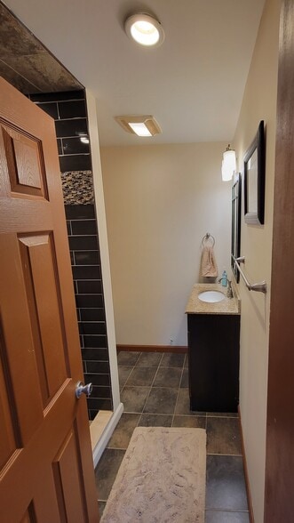 Building Photo - 10 Channel Ave