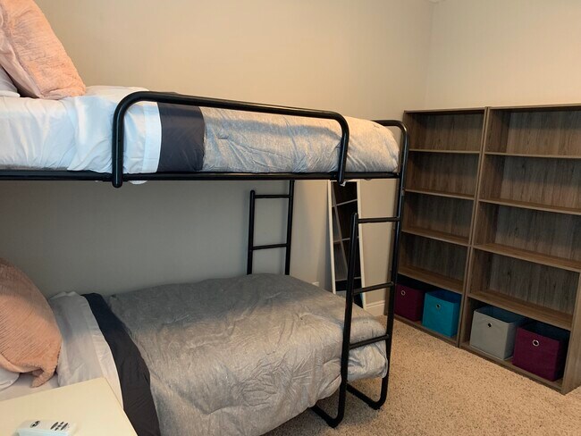 Building Photo - 161 Escanaba Ave