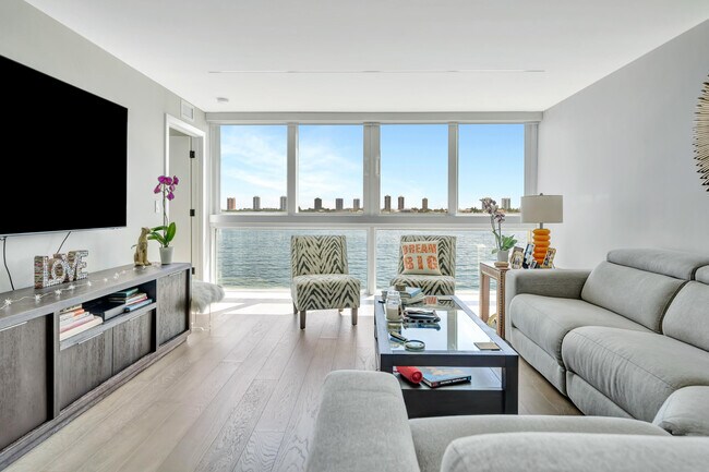 Building Photo - 301 Lake Shore Dr