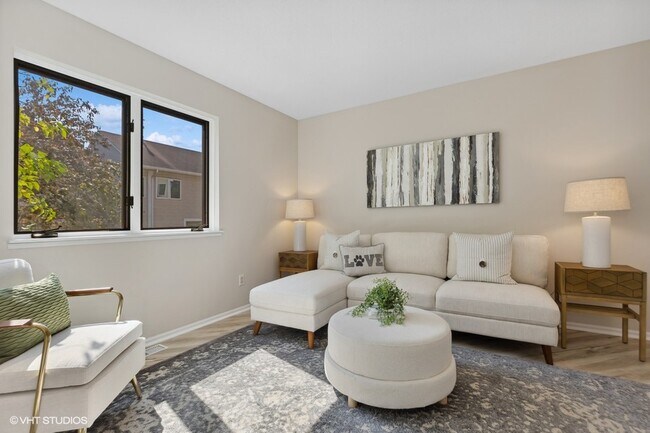 Building Photo - Charming Renovated Home with Modern Amenit...