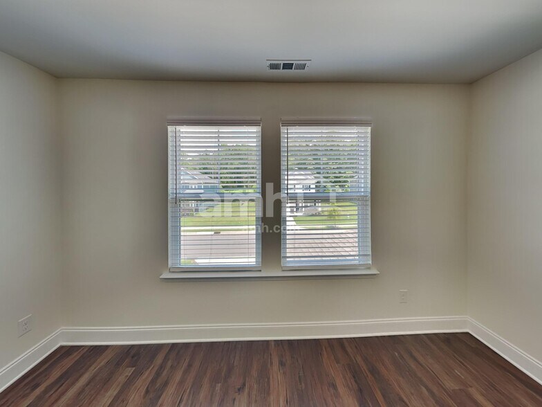 Building Photo - 5964 Hagar Vly Dr