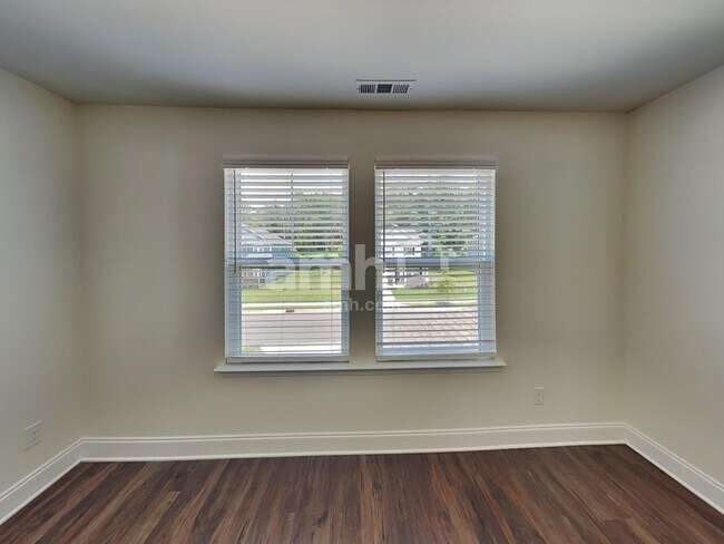Building Photo - 5964 Hagar Vly Dr