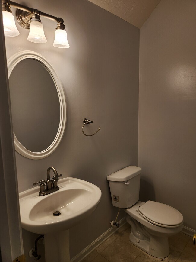 Building Photo - 1545 Eastern Sunrise Ln