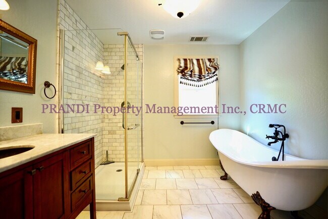 Building Photo - Gerstile Park Gem, With Upgraded Finishes ...