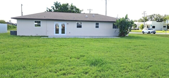 Building Photo - 1024 NE 16th Pl