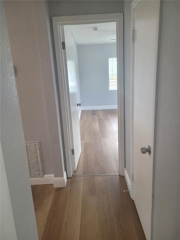 Building Photo - 1320 S Oleander Ave