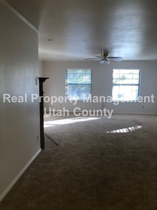 Building Photo - Spacious Lehi Home