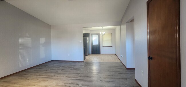 Building Photo - 907 NE Tortoise Dr