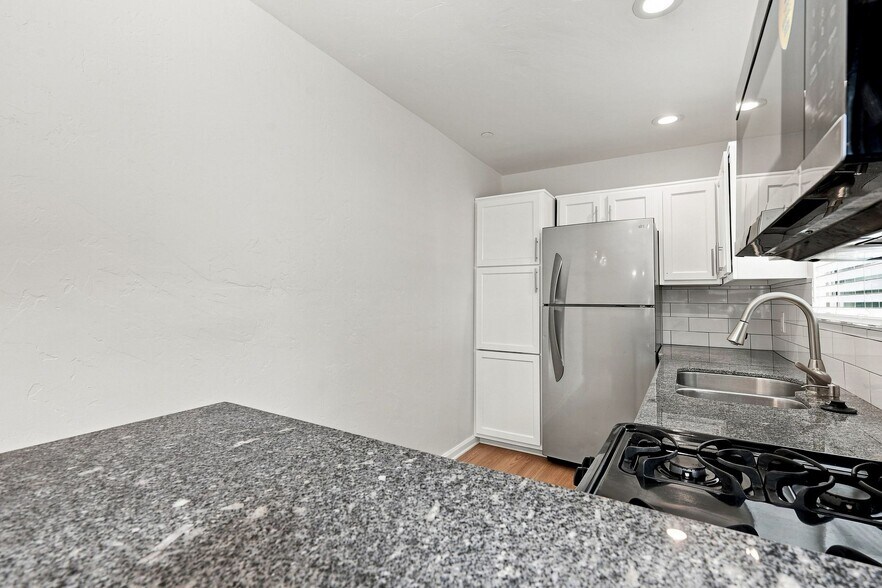 Building Photo - 136 Brightwood Ave