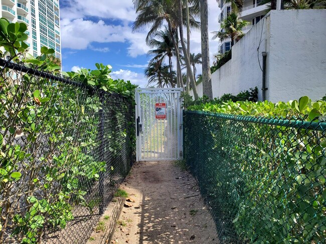 Building Photo - 1481 S Ocean Blvd