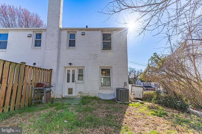 Building Photo - 2722 Jefferson Dr