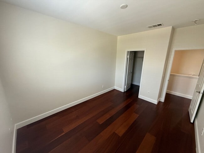 Building Photo - 3-Bedroom Townhome with Community Pool & S...