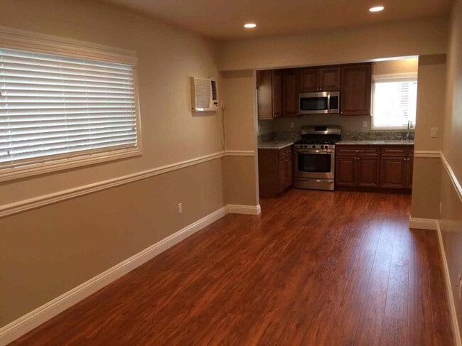 Building Photo - 71 Suffolk Ave