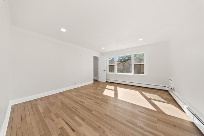 Building Photo - 211 New York Ave