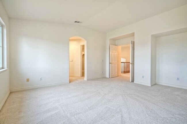 Building Photo - Executive Home with Views!