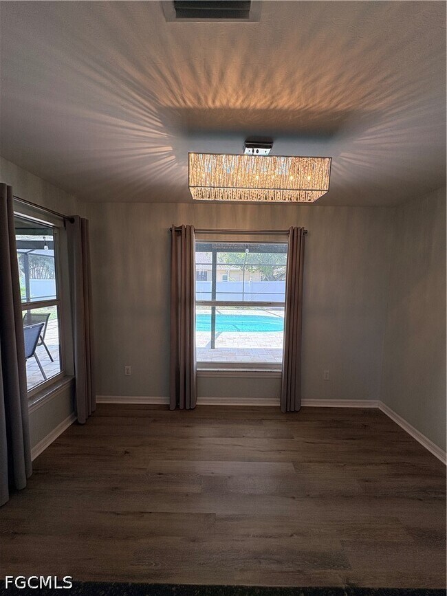 Building Photo - 3710 SW 13th Ave