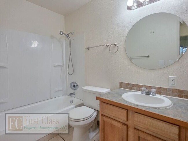 Building Photo - 17140 SW Heritage Ct