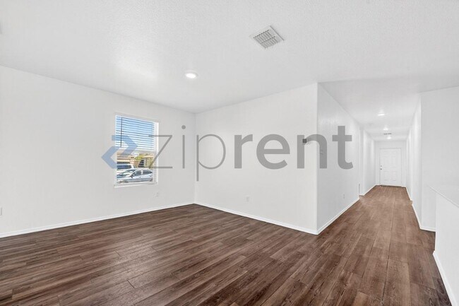 Building Photo - 900 Wildflower St