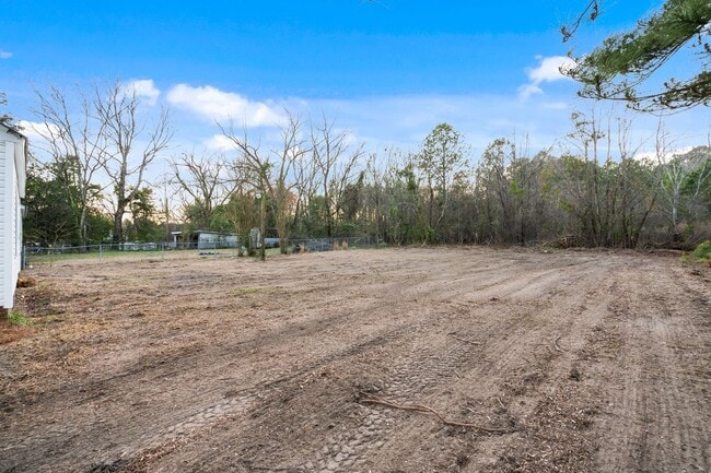 Building Photo - Freshly Remodeled 2 bedroom 1 bath in down...