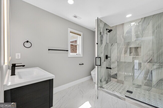 Building Photo - 1410 Landon Dr