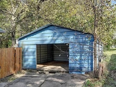 Storage Building - 715 Douglas St