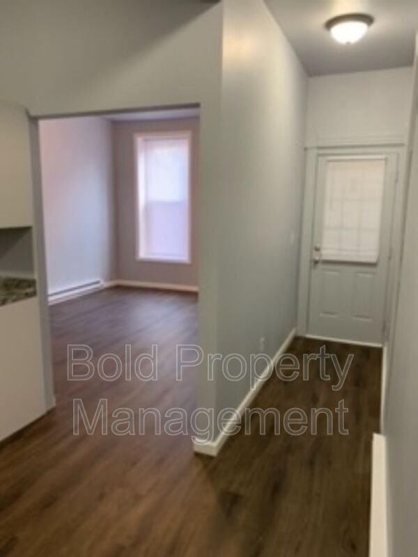 Building Photo - 910 Walnut St