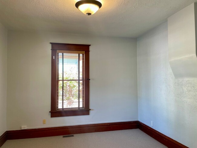 Building Photo - 160 500 S