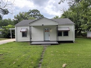 Building Photo - 2 Bed / 1 Bath House for Rent in Huntsville, AL 35805