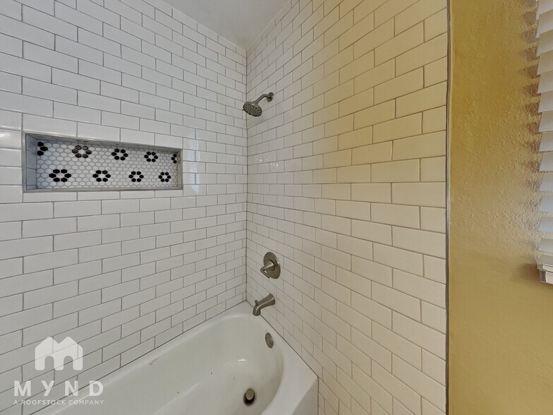 Building Photo - 271 Dakota St