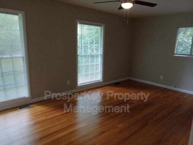 Building Photo - 1211 Timberlane Dr