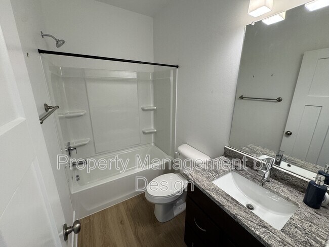 Building Photo - 835 SE Booth Ave