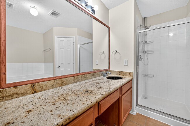 Building Photo - 2611 Floral Bloom Way