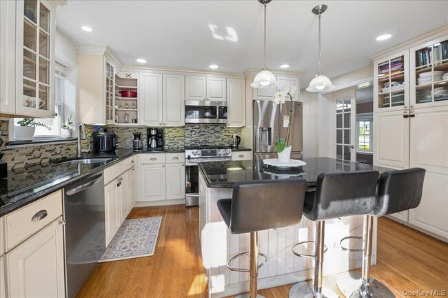 Building Photo - 5 Quintard Dr