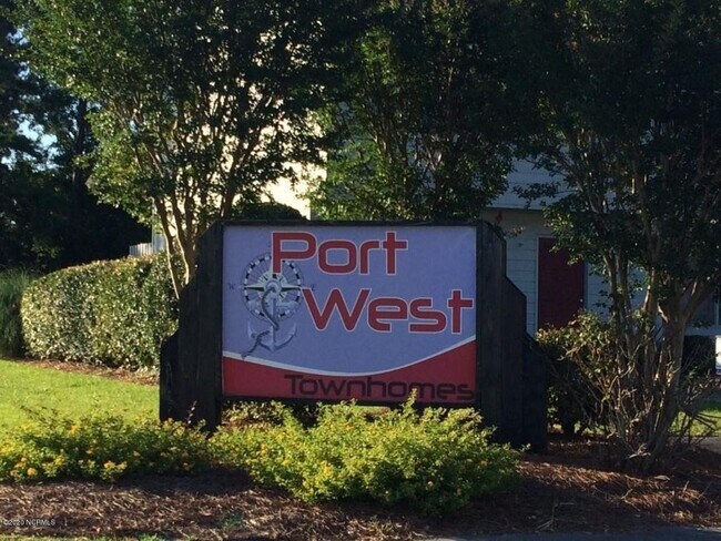 Building Photo - Gorgeous 1 Bedroom Townhouse -5A Port West Ct.