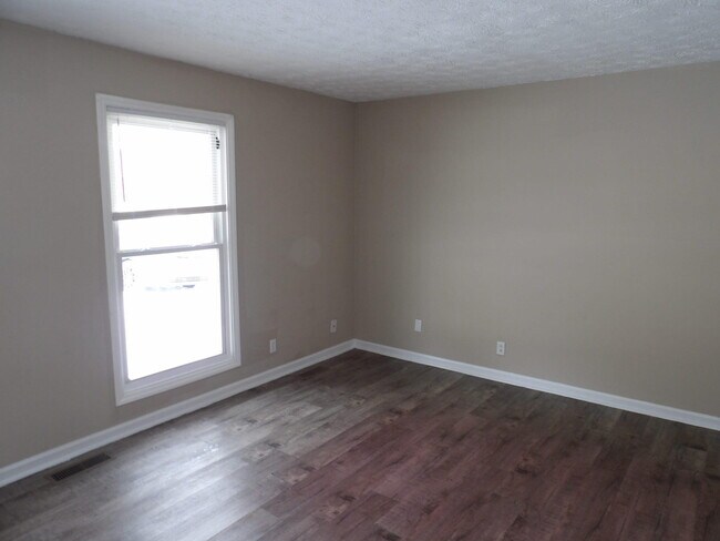 Building Photo - 176 Landings Dr