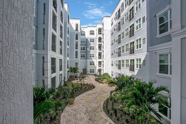 Building Photo - 202 E South St