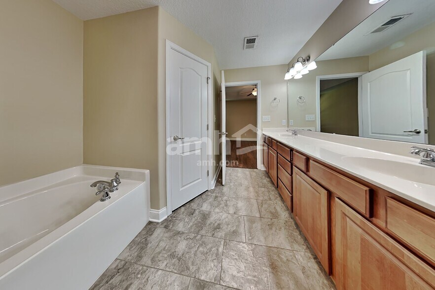 Building Photo - 7194 Caley Ln