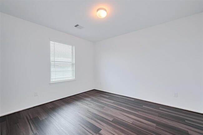 Building Photo - 18414 Hilltop Climb Dr