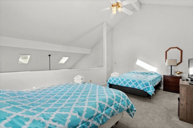 Building Photo - Seasonal Rental Available 9/10/25-3/31/26