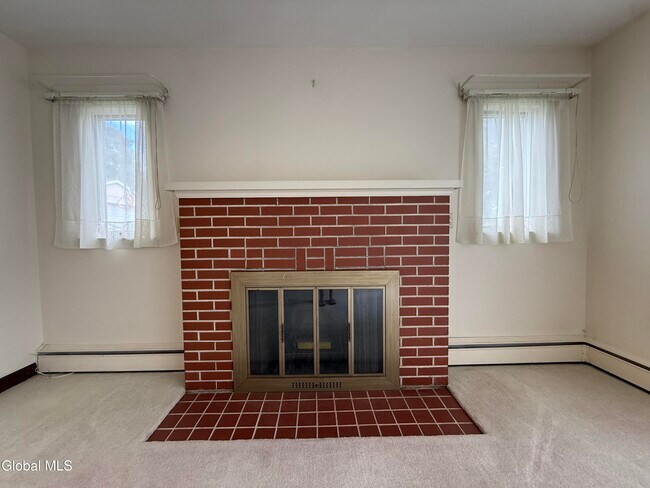Building Photo - 549 Columbia St Ext