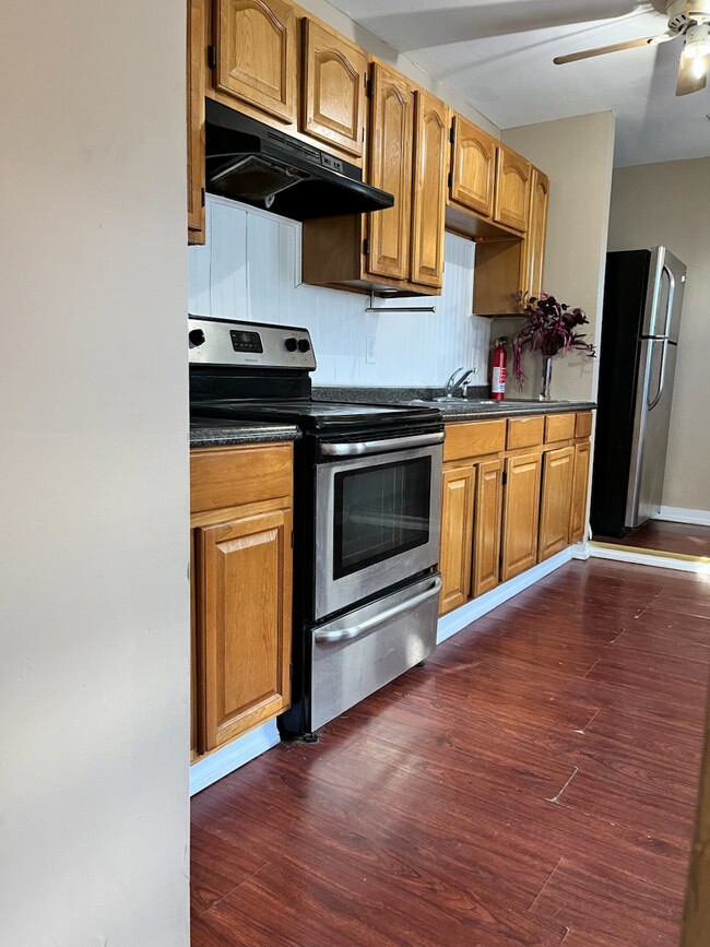 Building Photo - 1624 Fairview St