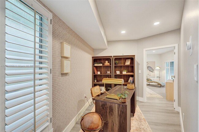 Building Photo - 2360 Tigertail Ave