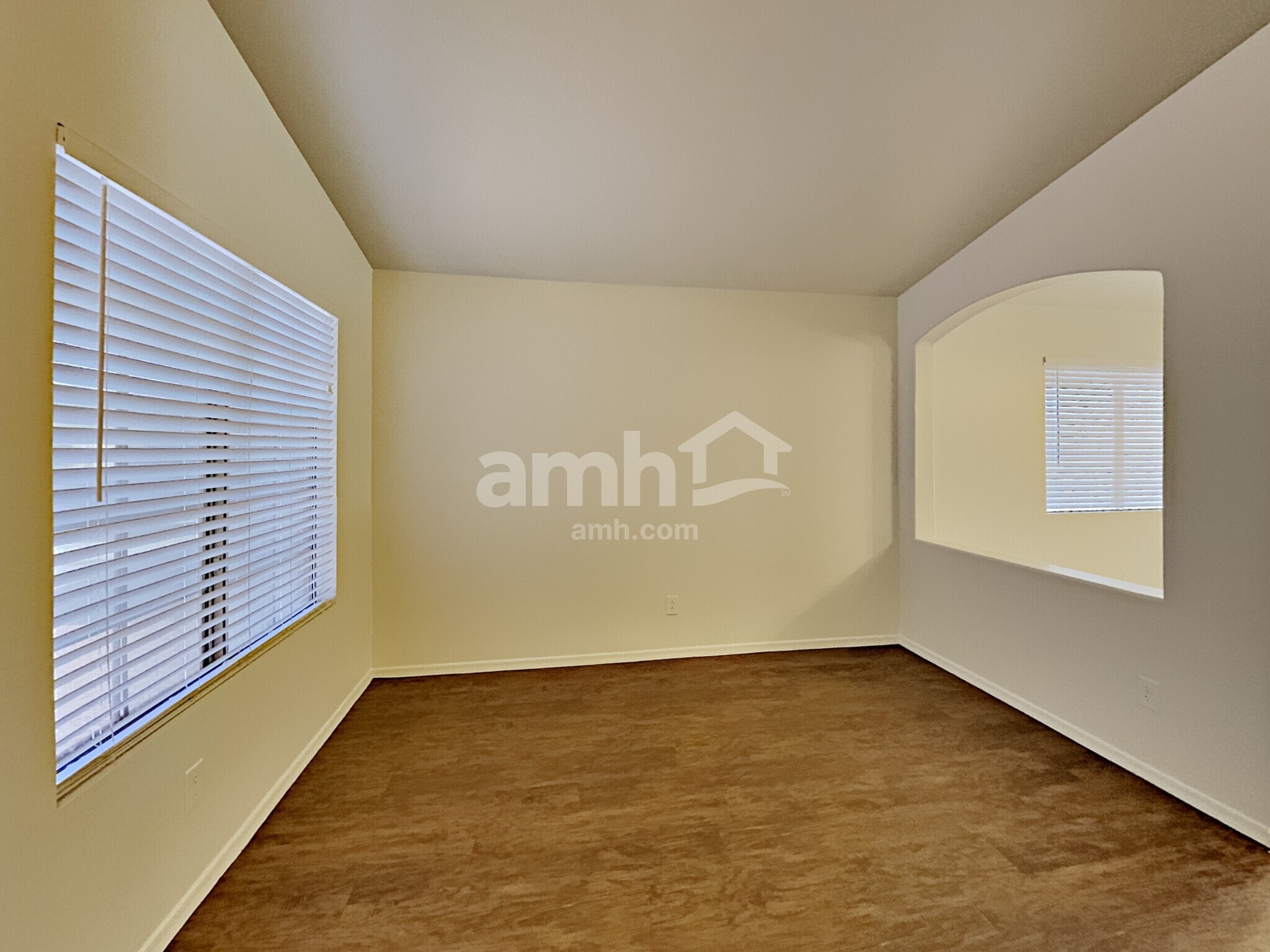 Building Photo - 16043 W Vogel Ave