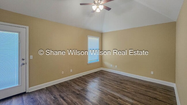 Building Photo - 110 2nd St