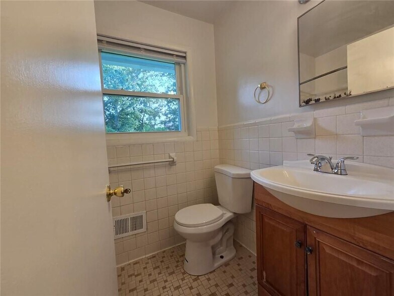 Building Photo - 762 Lancelot Dr